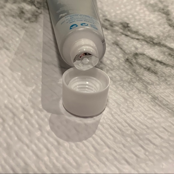 4/$20 Unicorn Glow Hydrating Primer - Picture 6 of 7